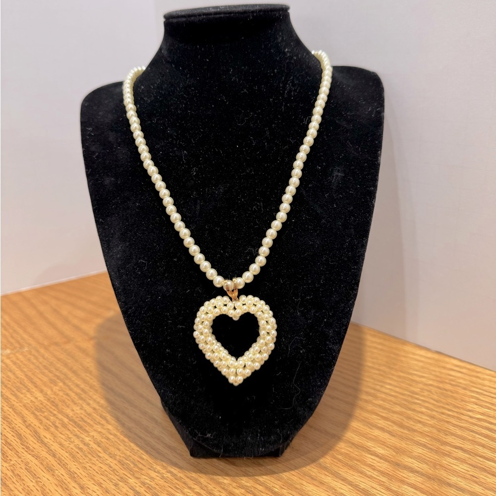 Vintage Elegant Pearl fashion Heart Necklace